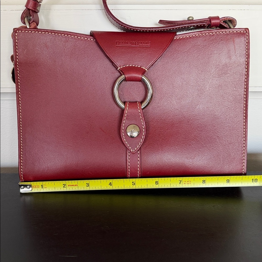 Dooney & Bourke Alto Ring Flap Italian Vachetta shoulder bag in red leather - Picture 2 of 13